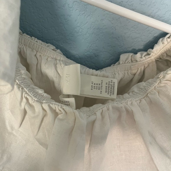 H&M off Shoulder Puff Sleeve dress - Picture 3 of 6